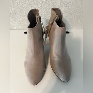 NWT Old Navy Tan Ankle Boots with Heal